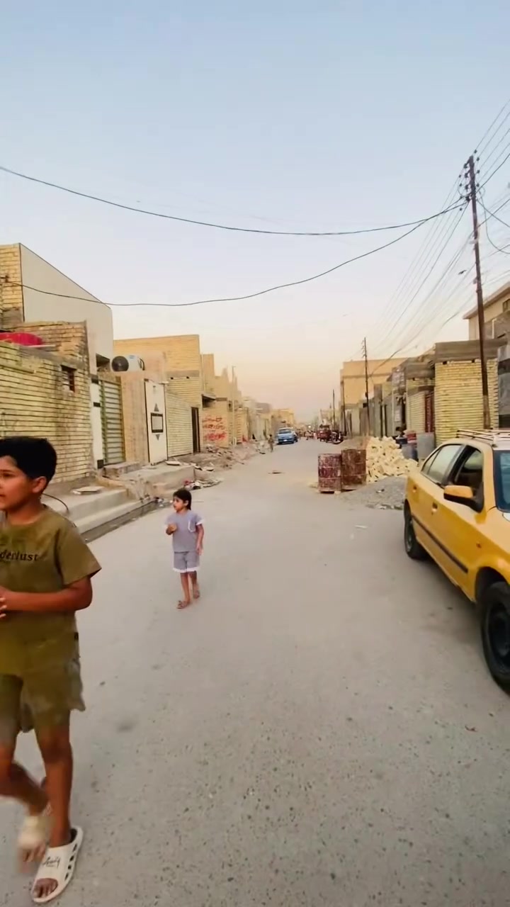 سلام عليكم بيت في حي كوفه مساحه 100م خلف دلاليه سيد مقابيل شارع مخازن الاستفسار ع هاذ رقم *********** واتساب
