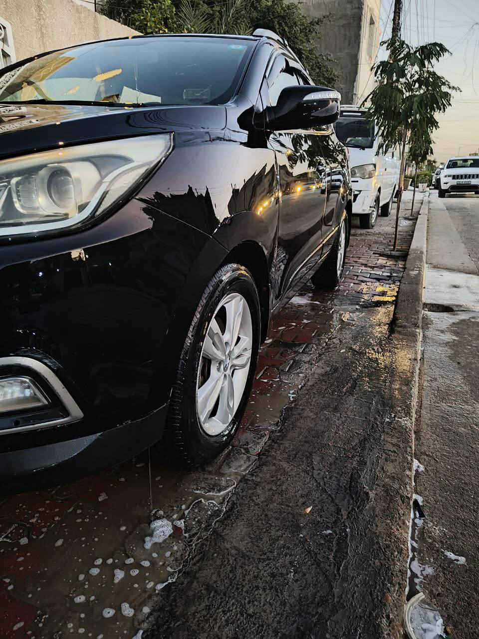 السلام عليكم
توسان 2013
وارد امريكي
 محرك 2400 دوش ممفتوحه
حادثها بنيد ومعمر نفسه
وجاملغات امايه فقط 
وبدون دواخل 
ليبل واحد 
ماشيه.121الف
سنويه ل2028
مشروع وطني 
المواصفات اعتيادية تحكمات وتدفئه كشنات
كشنات مخمل جلد
داخل لونين قرمندي
السياره بسمي شرط التحويل
السعر 130
 العنوان مشروع المسيب 
***********
