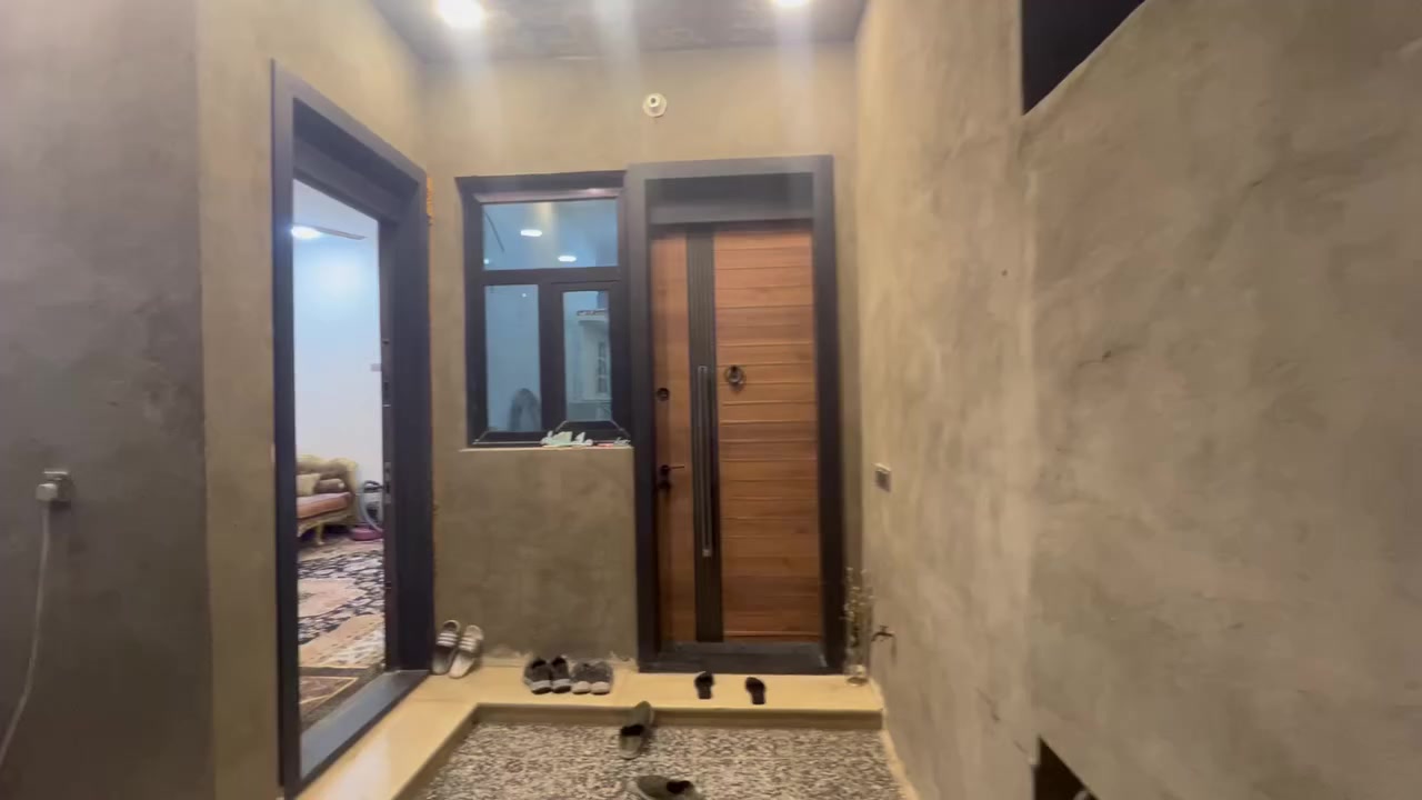 سلام عليكم بيت مساحة ١٢٠ م  طابق واحد الدوانم شارع البلوك بدايته عل الشارع الرئيسي خدمات كاملة 
واجهة ٦ وربع  
بناء جديد ارضية مرمر  بيبان قاصة الشبابيك ألمنيوم يحتوي على استقبال ومطبخ الجدران لوح 
وصاله مفتوحة وحمام  وغرفة نوم
*********** بي واتساب
