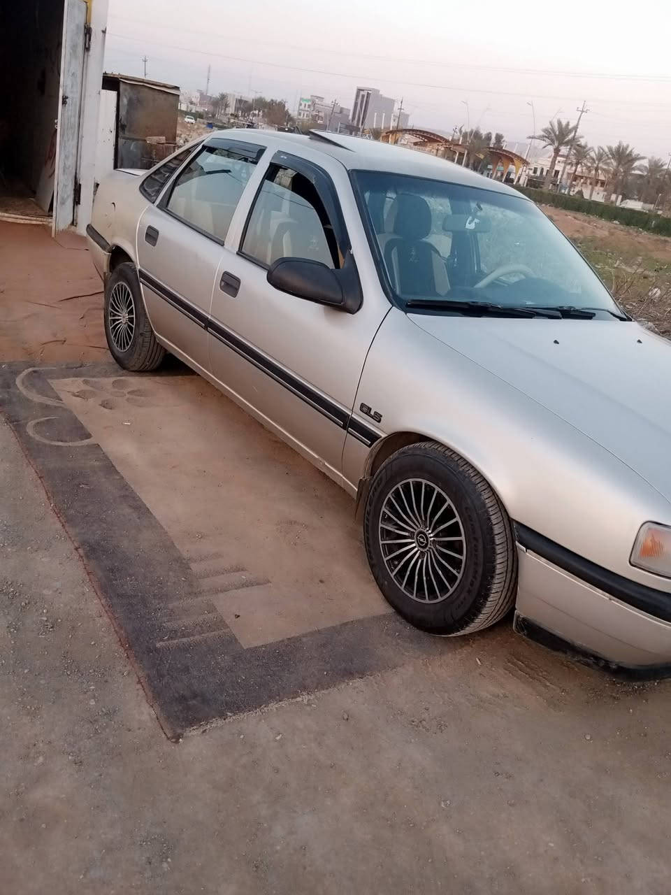 للبيع فكتره 16
موديل 1992
سنويه 2029
رقم الماني نينوى 
مشروع وطني فتحة سقف 
مبدل سستم كامل فقط
بدون صبغ شرط 
محرك كير شرط 
داخل جديد كدام العين 
طخم امامي وخلفي جديد شرط 
طخم تايرات جدد 
دوشمه كامل 
سياره فول فول ماتصرف على فلس 
سعره 46بيه مجال 
عنوان موصل ناحية برطله 
***********
***********
