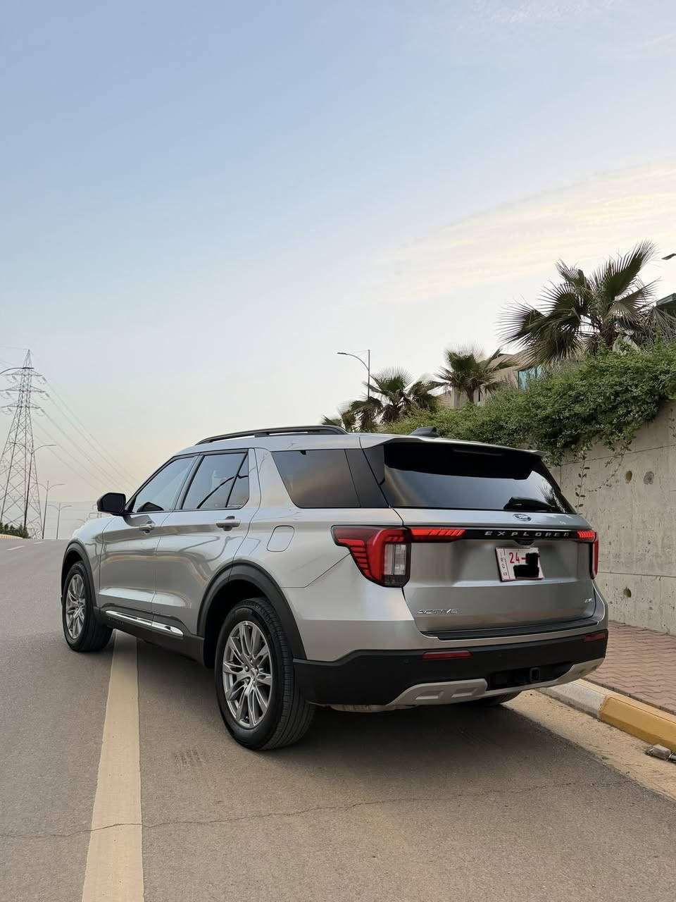 سعر: 307$ و مجال

فورد اکسبلور 2025

مواصفات: ACTIVE 
دفع رباعی 4WD
ماشي:: 11 الف میل
ضرر : شویە تعدیل بارد بالجنط (باب صندوق)
بدون صبغ، کل ارباكات سلیمە ١٠٠٪
سونار صبغ و کارفاکس موجود

رقم شاصی: 
1FMUK8DH0SGA21883

المواصفات:

بصمة تشغيل، بصمة 4 ابواب، تشغیل عن بعد
صندوق شفط كهربائي و کامیرا
رادار امامي (تحديد مسار)، رادار جانبي (نقاط عمياء)
رادار خلفي (التحذير من الاصطدام)، شفتات استيرن
تبرید مرکزی، استيرن تدفئة، كشنات کهربائی و جلد و تدفئة
هاند بريك بصمة auto start/stop
حساسات خلفية، مانع انزلاق، ویل جبیر 20 انج
وباقی المواصفات المعروفة

‏‎ مکان سیارة: السلیمانیە
‏‎سیارة بدون رقم (مؤقت دهوک) 
ویاها ٩٠ یوم مجال للترقیم
تکلفە رقم: ١٦ ورقە 

‏‎‏‎رقم تلفون: 
0770-153-1883
