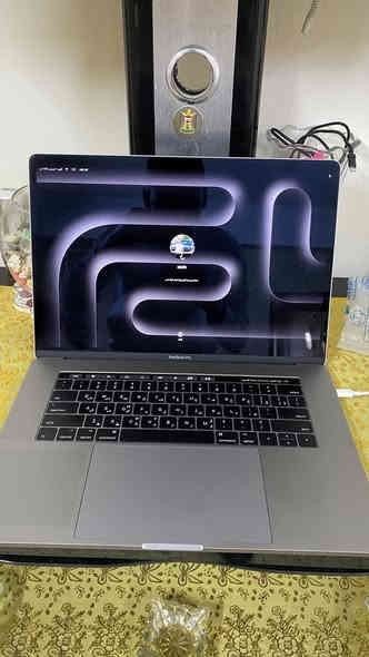 سلام عليكم ماك بوك برو الغني عن التعريف نضافه مثل ما موضح اخذته قبل ١٢ يوم وبعده بضمان الشركة الي اخذتها منه ٣ اشهر استبدال وسنه سوفت  سعره القفل ٦٥٠ الف مكاني الاعظميه مع حقيبه لابتوب هديه *********** غير متواجد على الفيس
