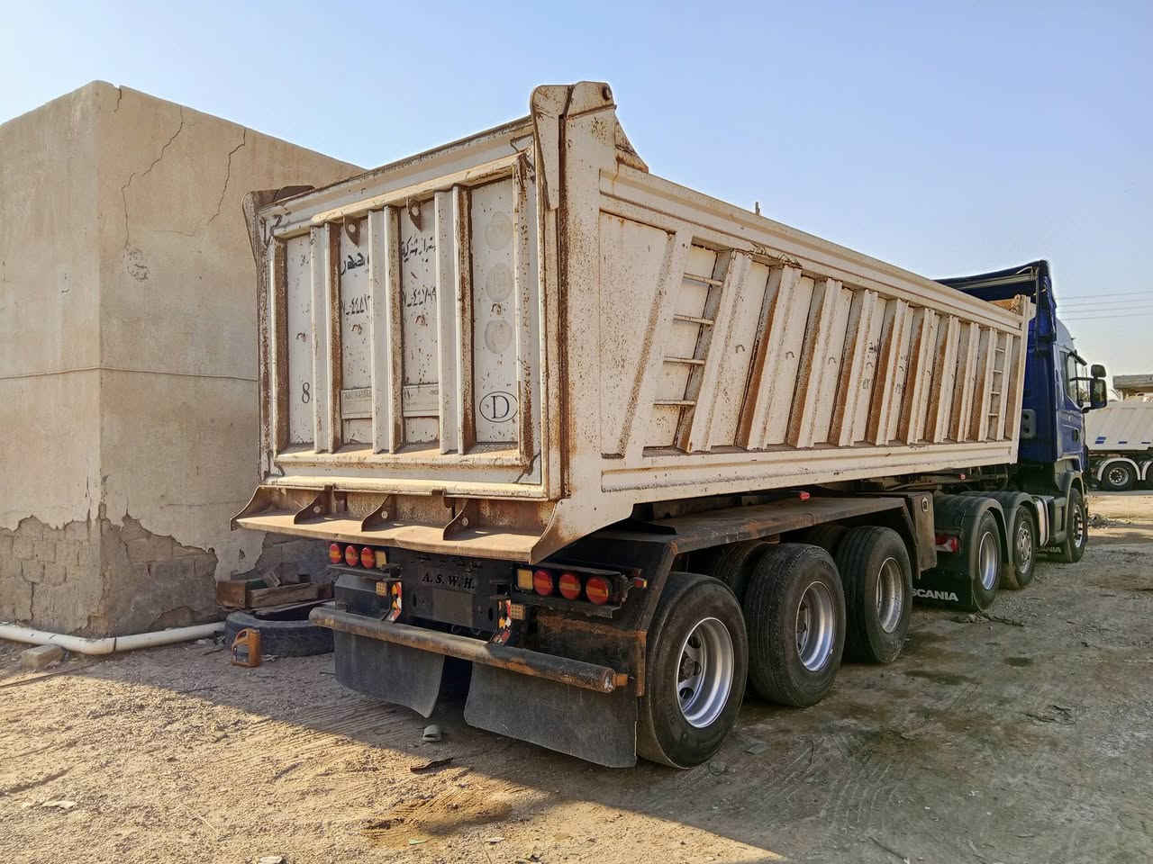 سكانيا سنكل مديل 2008 رقم اربيل مربوكه افلات 4 محاور عرباناه موجوده 6 انجكتر 420 فول جوبلس سياره جديده تحويل مباشر مكفوله من الصبغ شاصي وقماره تنباع بدون منضومه هدروليك واي استفسار اتصل على *********** ابو حسين عنوان بصره السعر 290ورقه بس الراس
