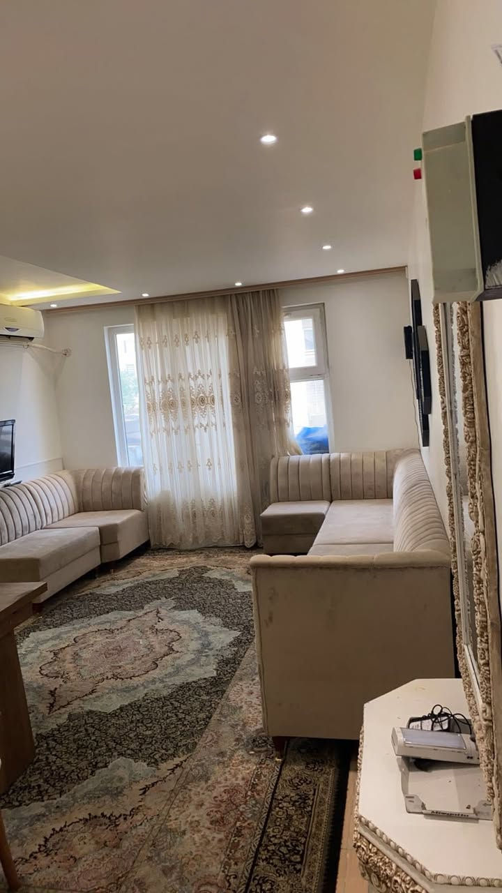 السلام عليكم يوجد شقق مفروشه داخل السليمانية شقه غرفتين ومطبخ وصاله وادوات منزليه كامله مكان جميل وهاد للحجز والاستفسار ..اتصل ***********
