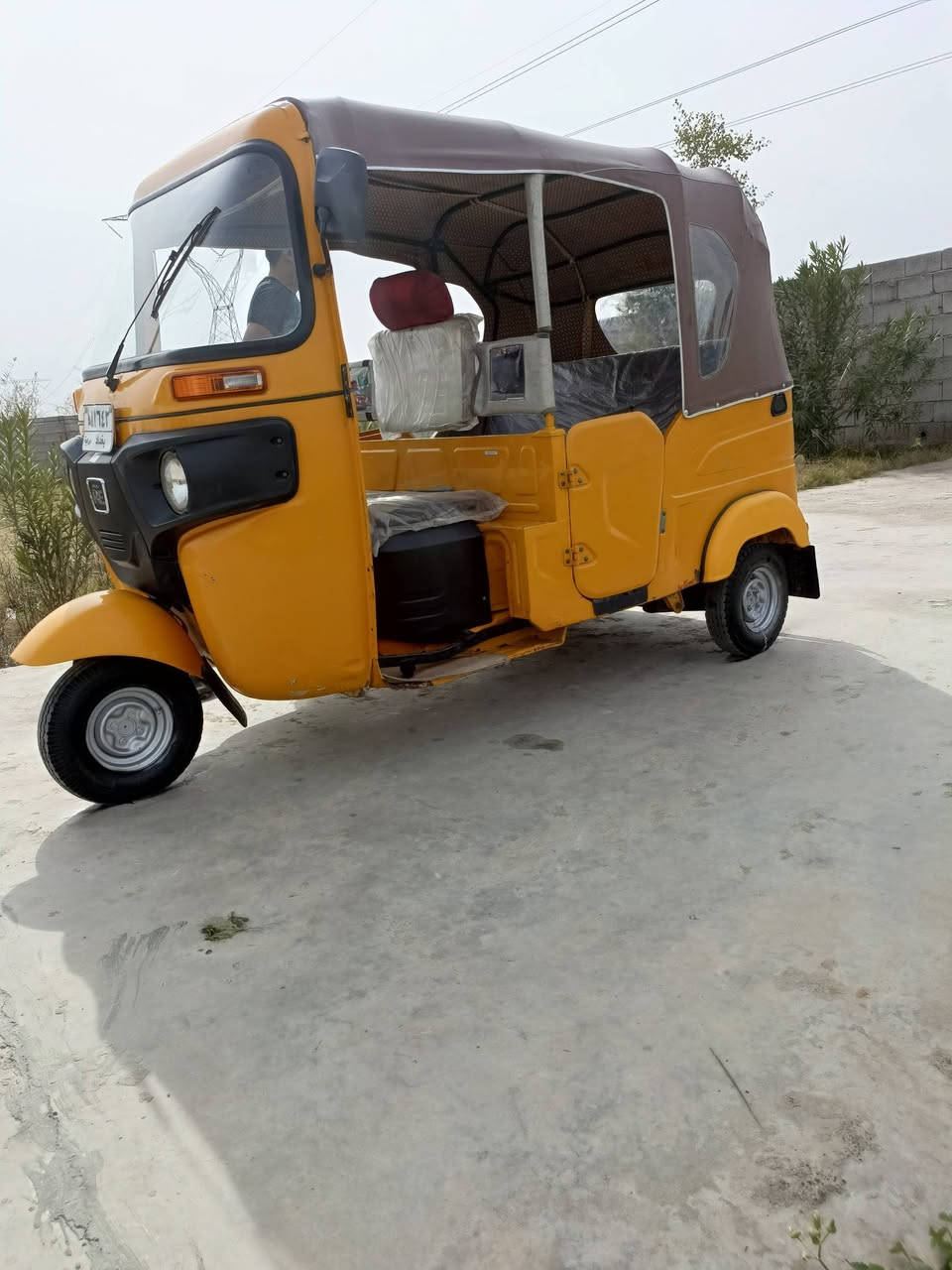 تكتك للبيع موديل 22شهر 11 رقم وسنويه بغداد كفاله عامه من صبغ والمعجون حته دوس بلاديه  معمره نضافه فول  السعر 8300وبيها مجال  مكان بغداد بوب الشام ***********
