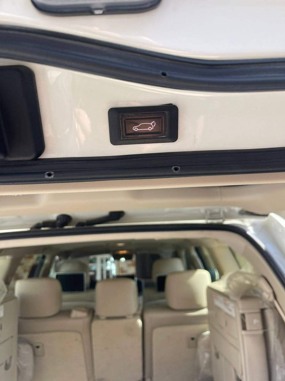 السلام عليكم...
لاندكروز شركات موديل 2021 رقم سليمانية بأسمي فول مواصفات مكفولة كفالة عامة عدا بارد بسيط جدا 
2ايرباك 
جنطة كهرباء 
فتحة 
مقاعد جلد الامامية ٢كهرباء 
4كامرات 
شاحن واير ليس 
منفاخ هواء 
السعر / 495 $ 
الاتصال/ ***********
