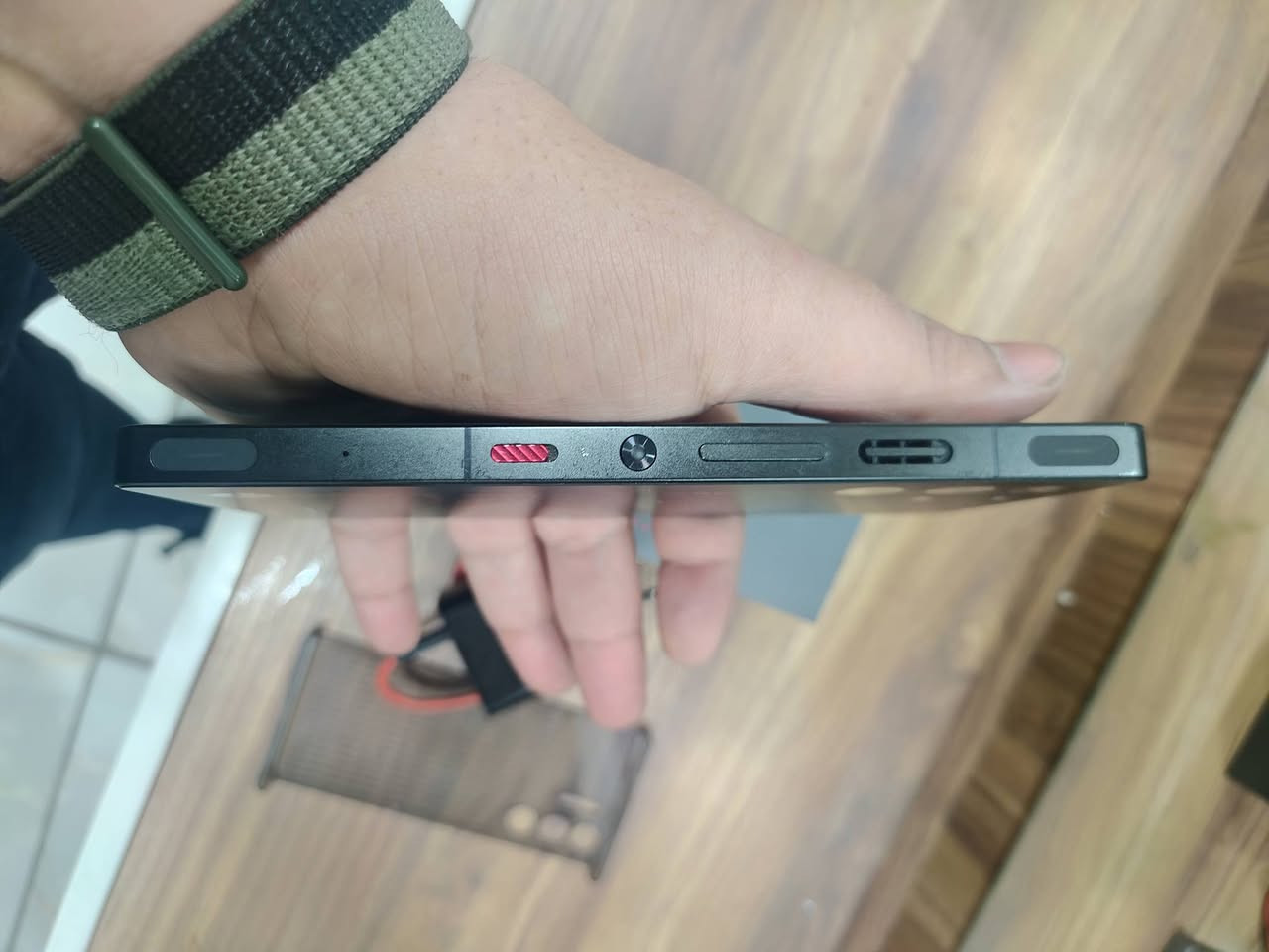 Red Magic 10 pro
12/256 

استعمال نظيف كلش 
الله يشهد وكعه مواكع 

الجهاز مكفول مشايف مصلح يشهد الله 

اللزكه مبدله جديد و الگڤر الأصلي مالته 

باكيت و شاحنه اصليه 

و مثل ما موضح بالصور 

اشتريت ال11 برو و دا ابيع هذا يعني الجهاز ممقصر ويايه ابد 

الجهاز ب 700 

مكاني بغداد / الشعب


**إذا كنت صاحب هذا الإعلان وتريد حذفه لأي سبب، رجاءا أرسل رسالة إلى الدعم الفني**