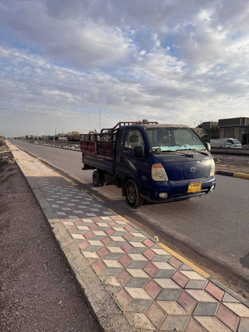 سلام عليكم.. للبيع كيه حمل محرك 300الف مكينه  بيه خيط بخار.. رقم اربيل سنويه صاقطه!. للستفسار /***********//***********/
