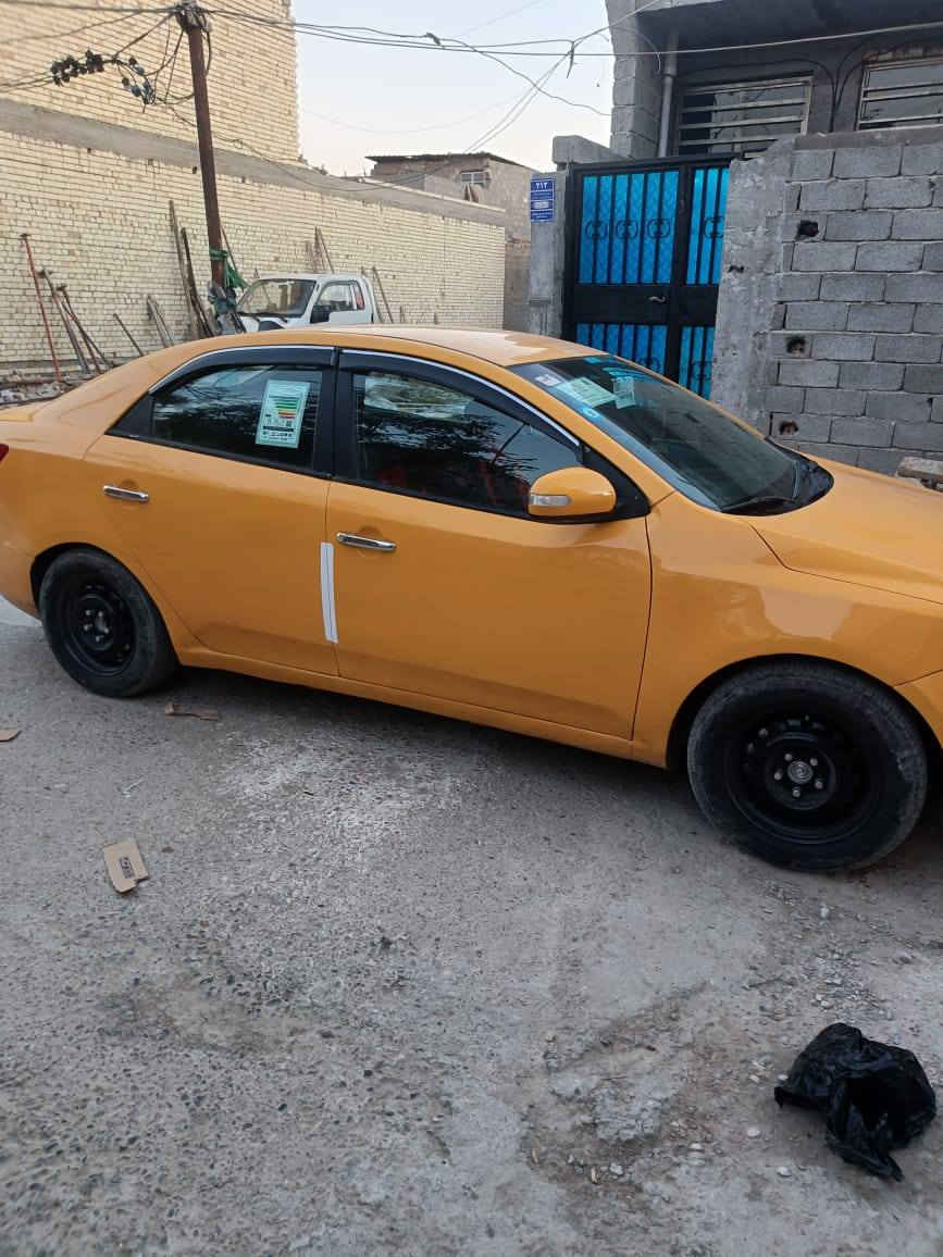 فورتي ٢٠١٠ وراد امريكي بيهة باب مبدل مكينه خير من الله حداديه نظيفة بغداد ب اسمي.  بغداد مدينه الصدر *********** السعر ٧٣ سنويه جديده تبريد شغال بس ضعيف
