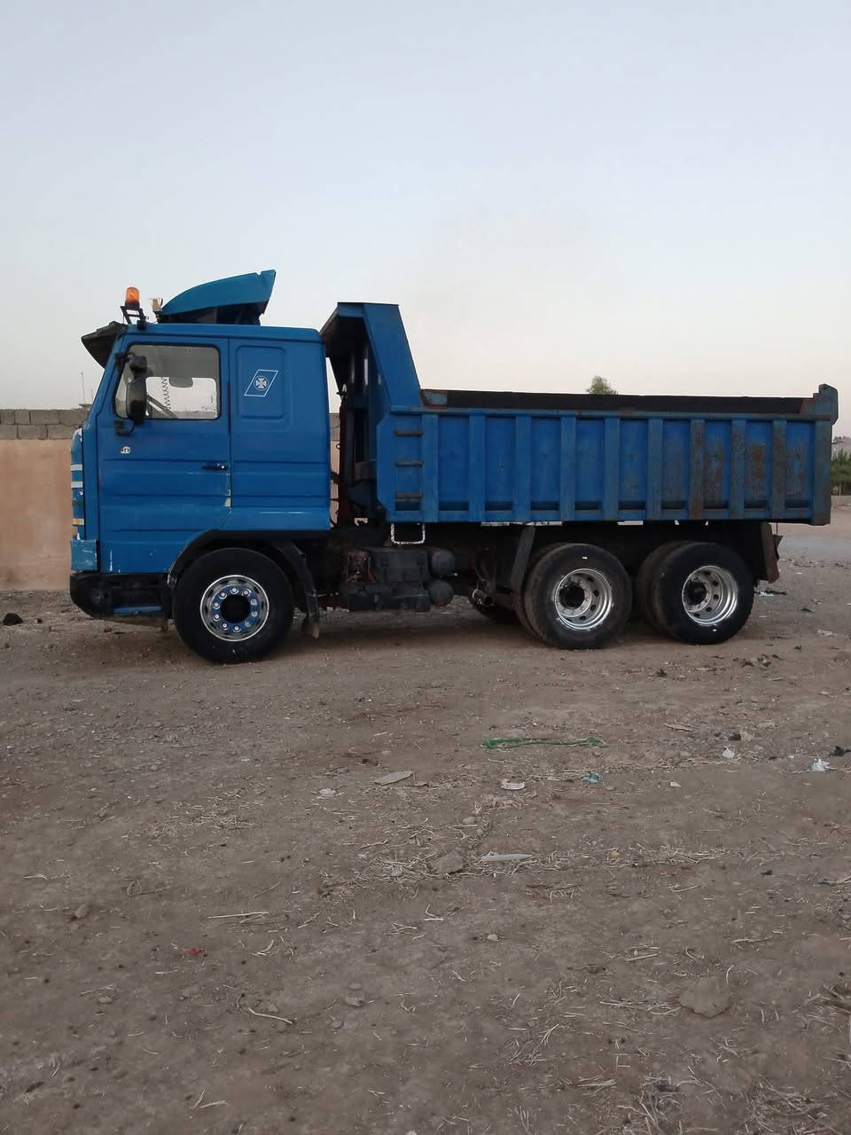 السلام عليكم سكانيا 143 رقم اربيل
بسمي 
سحال عضلا
محرك كير شرط  

شاصي بلادي السياره كلها شرط 

وشرط التحويل المكان (خبات الكلك) 

رقم الهاتف  ***********    ***********
