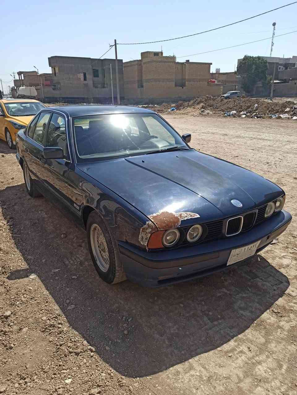 بى ام موديل 91 حجم 535 گير اتوماتيك السنوية منتهية السيارة مو بأسمي بس عندي وكالة عامة المداور يمي
موبايل ***********
6 سلندر
غرامات مال سياره 550 الف تنزل من سعرها
صبغ عام
محرك 730 
داخل جديد كشن جلد
تخم جديد 
السيارة بيها ضربة واضحة بالصور فقط هاي ضربتها شبر من الجاملغ والبنيد شبر
سعر 57$ ورقة وبيها مجال
