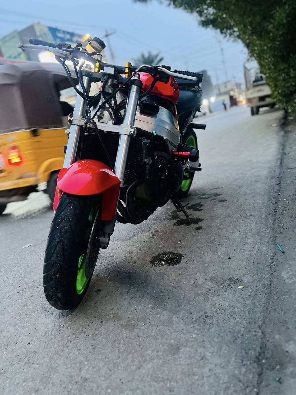 السلام عليكم
دراجه CBR929
الدراجه شغاله بس ما مستقره رون يراوح
السعر مليون ونص واذا اكو مروس عادي 
المكان جسر ديالى القديم رقمي ***********
