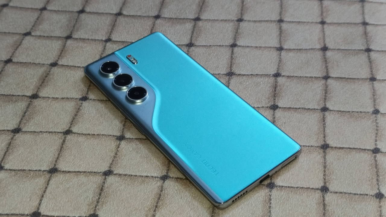 العملاق جهاز [ تكنو كامون 40 برو 5g ]
الجهاز فول مواصفات تريدة للتصوير فول ومكفول وبل ألعاب 90 فريم ببجي وباقي الألعاب 120 فريم بس الكلاس مال الشاشة مكسور يعني الشاشة ما بية شي نهائيا وما مأثرة بل لمس ولا حتى 1%
تجي تفحص وتتأكد بنفسك اذا ما عجبك لا تاخذة
يجيك ويا الكارتونة الأصلية والشاحنة والكيبل الأصليات
مواصفاتة...
1- ذاكرة 256  والعشوائية 24 ✅
2- بطارية كبيرة بسعة 5200 ملي امبير ✅ وبسرعة شحن 45 واط للعلم الشاحنة الأصلية ويا موجودة
3- معالج Dimensity 7300  🔥 يعني 90 فريم ببجي بكل راحة وهاذا المعالج بصعوبة يحمى
4- شاشة أملد وبسرعة 144 هيرتز 🔥فووول سلاسة
5- كاميرات 50MP من شركة سوني نوع الحساس LYT-700C ألترا 🔥🔥
6- أقوى مقاوميتن مياة وغبار lP68/IP69 🔥✅
7- مميزات ذكاء اصطناعي لأ نهائية
وكل هاي المواصفات سعرة ب200 الف فقط
مكاني نجف حي ميسان للتواصل واتساب ***********
لا يوجد توصيل
