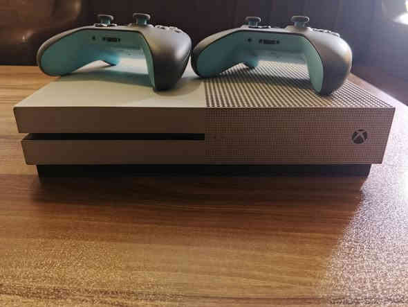 اكس بوكس ون اس للبيع وياه كيم باس شهرين قبل 10ايام فعلتة وبيه كل اوف ديوتي مودرن وارفر 3 او اساسن كريد مشتريهن مو كيم باس  وبيه يدات 2 جدد نص تيرا سعر 150 الف قفل مكاني بغداد ***********
