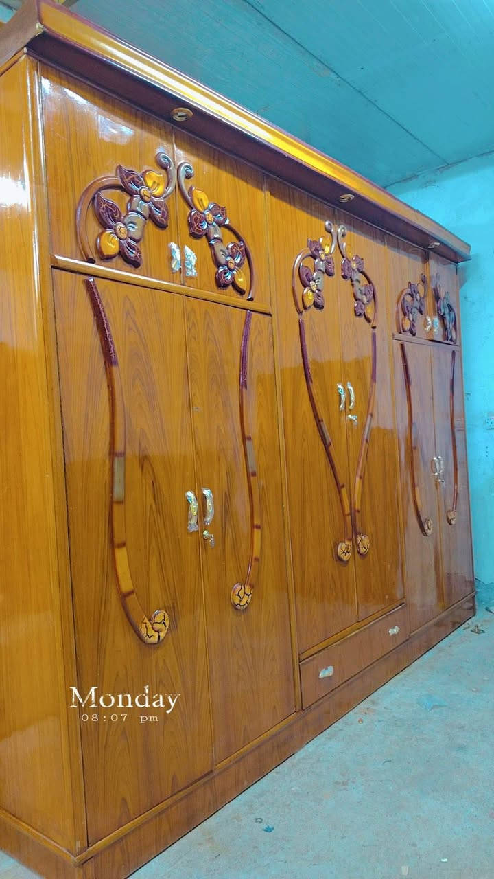السلام عليكم كناتير ابو ال6 و5 نضيفات وداخل خارج صاج ثنينهن ابو الخمسه كل باب وحده وضهرة جرجوبه براغي السعار تنافسيه مكاني بغداد الشعله موجود توصيل ***********
