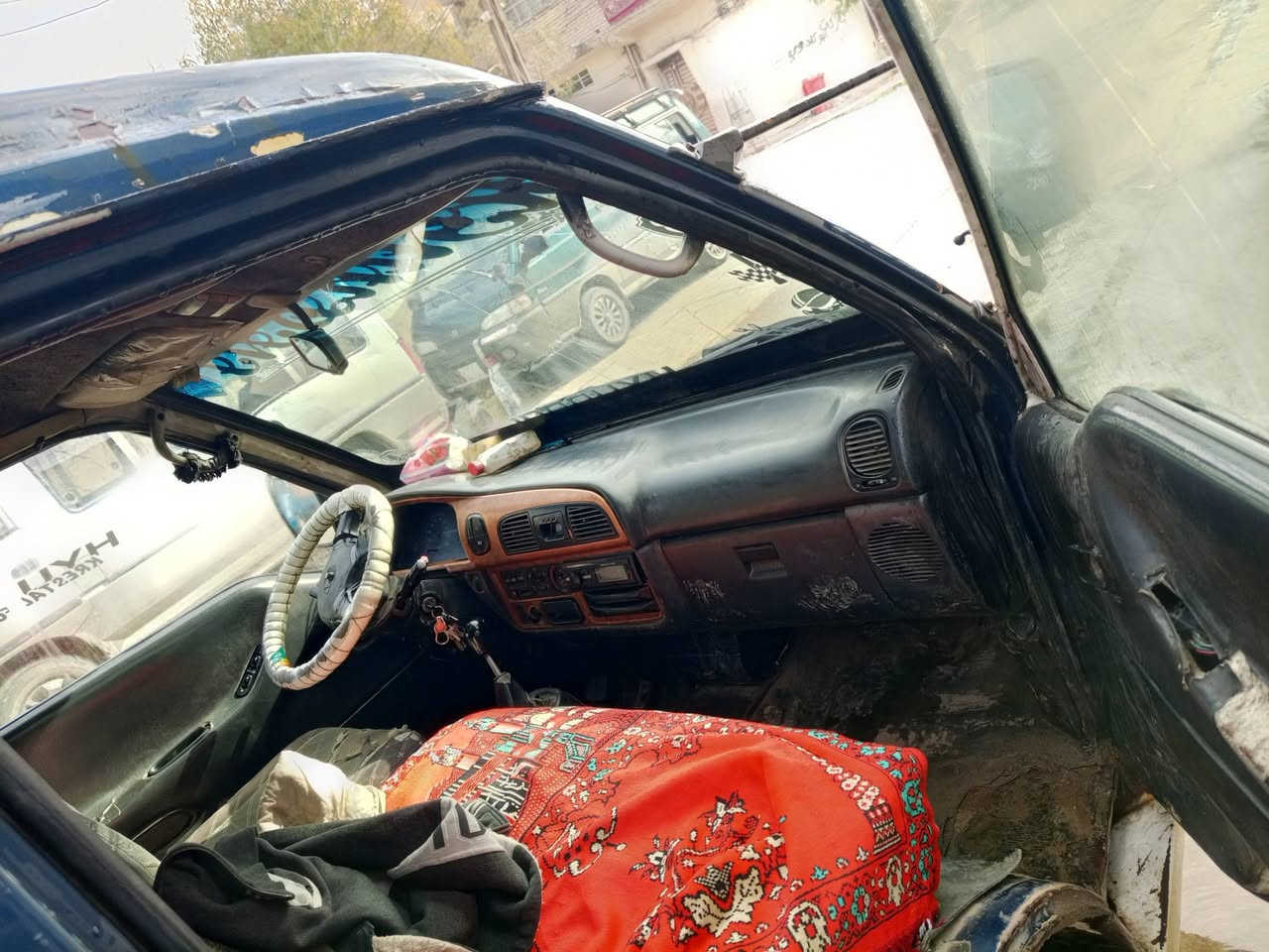 السلام عليكم كيه نفرات هونداي الموديل 1998السنويه 28تنتهي السياره بل موصل ايمن شرط المحرك واني الشرعي 50 وبيها مجال ***********=***********==
