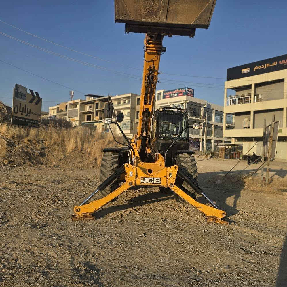 شۆفڵی jcb بۆ فرۆشتن 17 مەتر 
پاک و بێ کێشەیە و گێڕ ومەکینە و ئەکسل و کارەبایی هەمووی بە شەرتە تایەکانی تازەن و بێ خەلەلە 
بۆ زانیاری زیاتر پەیوەندی بکە بە خاوەنیەوە
***********
*********** السليمانية, العراق
