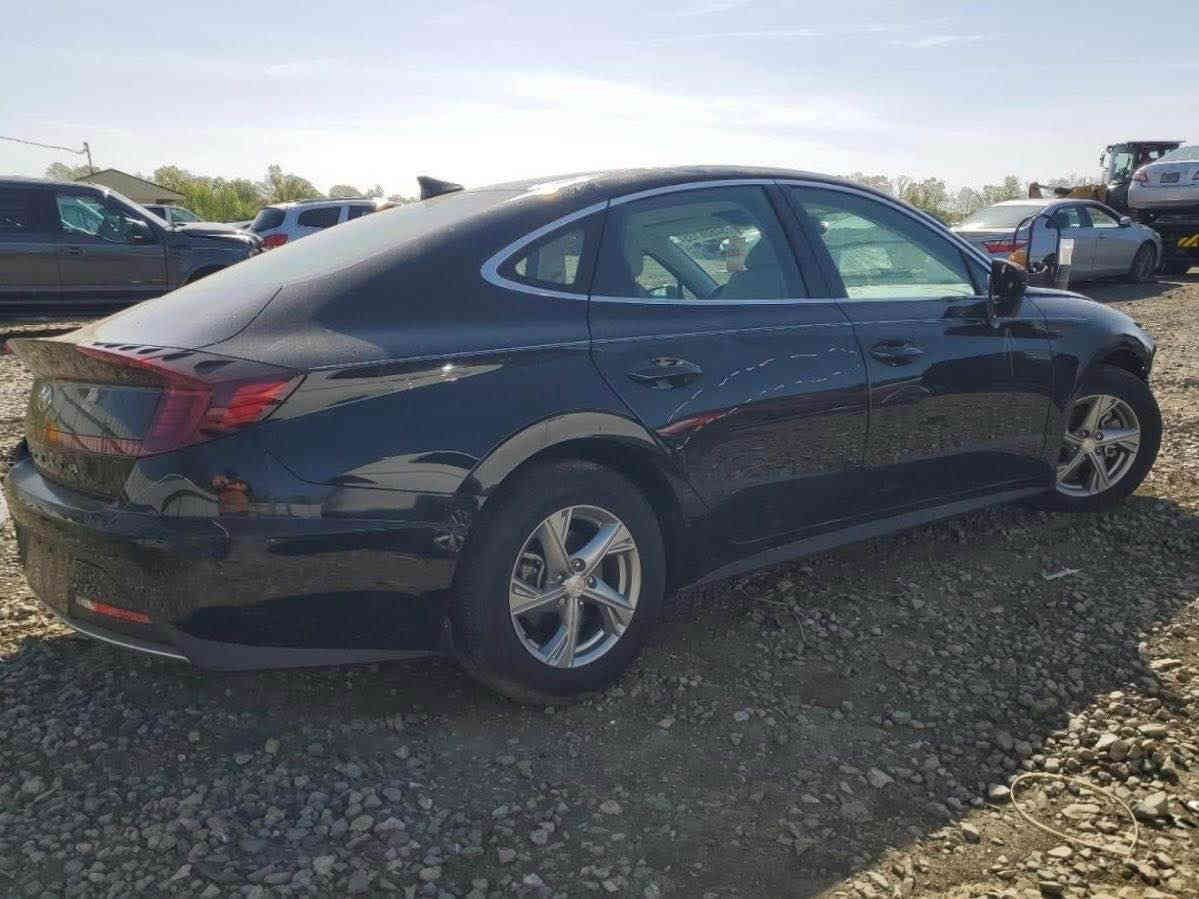 السلام عليكم  #سوناتا ‭0775 311 3683‬
هونداي سوناتا موديل 2023 وارد امريكي 🇺🇸 ضرر بسيط واضح بل منشور السياره 
( بدوون صبغ / بدوون تبديل/ليبل واحد بدون تبديل اي قطعه/ بدوون بارد ) 
( بدوون ايرباك 🤗 جميع الايرباكات سليمه )
الجاملغ مفتوح وراجع نفسه مابي صبغ  بي فقط رصعه بمكان الواقيه .اللايتات نفسهن الاصليات فقط هذا ضرر السياره بجم كله بلادي لغد شاصي بدنه براكيت راديترات تبريد كله بلادي على وضع الشركه تجي وتشوف بعينك 
محرك كير كهربائيات اي عطل ماكو بل سياره 
(( ابيع على الفحص وين بعجبك افحص 👍))
مرقمه اربيل على ايدي رقم هزه فحص كله جديد
سنويه لحد 2030 تريد وكاله او تحويل موجود.
محرك 2500
رادارات جانبيه تحديد النقطه العمياء ⚠️
رادار خلفي ‼️//رادار امامي ❗️
تحديد مسار/ سياقه ذاتيه 
اوتو بريك /توقف ذاتي عند الاقتراب 🚳
هاند بريك كهربائي بصمه ⚡️
اشاره بل مرايه 💡
داخل ابيض🤍
كير دكم 
لايت Led +زينون 4 عدسات بلادي عالي ناصي
بك لايت Led متصل
اوتو هولد /مانع انزلاق
شاشه كبيره تدعم 📲Android Auto/car play
خرائط Gps📌/
كامره خلفيه 📷
4 انظمة قياده  Sport/Normal/Eco
فول تحكمات ستيرن 
كروز مثبت سرعه
شاشة ظبط واعطال بل دشبول
منافذ USP/ 12V 
ويل كب كروم 
حساس اطارات
4 دسك/ Abs
للبيع رايدها 163 وشكراً   ‭0775 311 3683‬ بغداد
