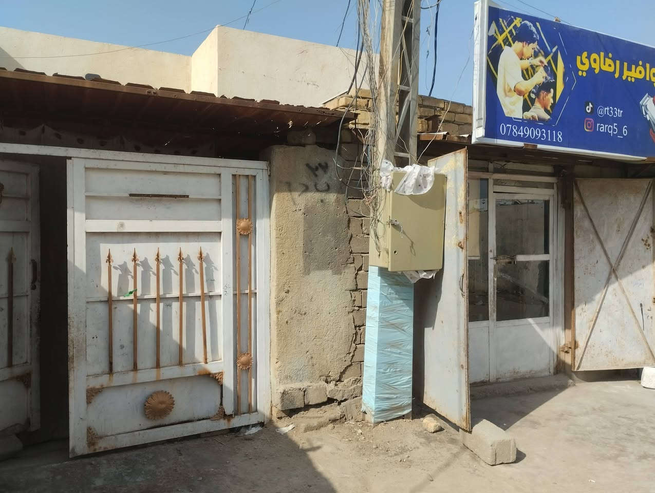 بيت للبيع قرب صيطرة البوعضم عمود 17غرفتين وديوانيه وصاله وحمامات داخليه وخارجيه وحديقه خلفيه وغرفه بلحديقه مامعكوده طريق المشايه يبعد عن الشارع العام 60متر مساحه البيت 200م مدرسه بلباب ماي مجاري اي ستفسار خاص على هاذه الرقم ***********
