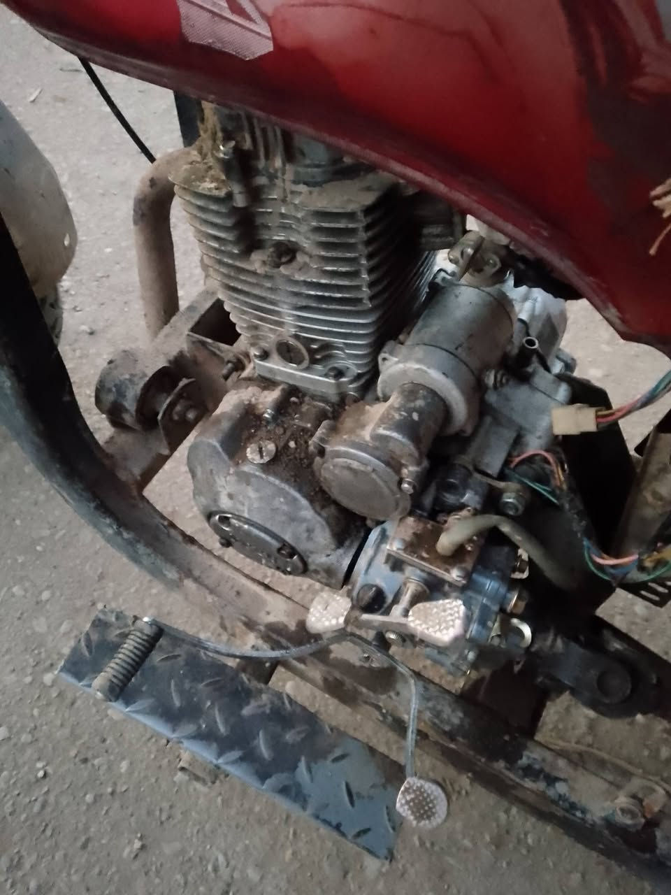 سلام عليكم ستوتة للبيع موديل 15 ام الطير محرك 22 بس الكاردن شوية يجلب بدون اوراق السعر 550 وبيها مجال رقم الهاتف *********** مكاني ديالى بعقوبة بهرز قرب جامع اسامة بن زيد
