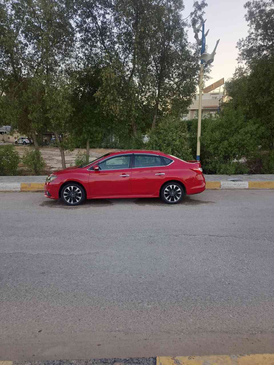 السلام عليكم نيسان سنترا 2019 SR
فول مواصفات عده الفتحه 
بدون ايرباك السياره حادثهه  باب السايق والجاملغ والبنيد مرشوش 
تخم تاير جديد ادامه كامله للسياره بلكات وكلشي 
معروضه ب95 وبيهه مجال للطيبين 
*********** مكانهه بابل

