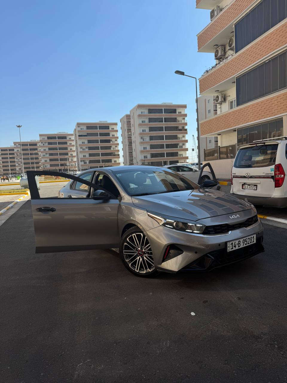 كيا فورتي GT 2023
لون سلفري 
وارد امريكي
ويل كب رياضي 18 ابو الخط الاحمر 
رادار امامي وخلفي وجانبي
محرك 1600تيربوا رياضي
تشغيل بصمه 
تشغيل عن بعد 
شاحنه واير لس
اشاره في المرأة الجانبيه
شفت ستيرن 
اوتوا هولد
ايقاف ذاتي
مثبت سرعه
مانع انزلاق
تبريد قطعتين امامي وخلفي
شاشه 9انج
كشنات جلد 
علامه جي تي متعددة اللوان
سايدبريك كهرباتي اوتوا 
سستم صوت
ديل كزوز عريض
ضربه خفيفه في الدعاميه بدون ايرباك السيارة مكفوله من الصبغ عدا الدعاميه الاماميه 
فول مواصفات عده الفتحه
 مدينه الامال السكنيه
طخم تاير جديد
 وباتري جديد
السعر 163 وبيه مجال بسيط
للتواصل والاستفسار على الرقم التالي
***********
