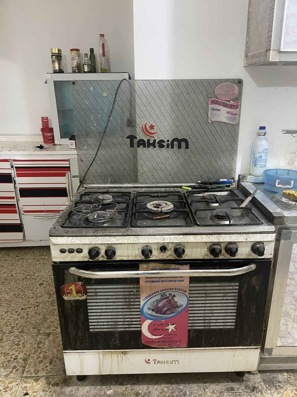 ثلاجه دنكه نضيفه وشغاله وتجمد 
طباخ دنكه كله شغال 
وغساله سامسونك شغاله اوتماتيك 
كلمن وسعره تريدهن شلع اداريك بلسعر
الثلاجه 250
الطباخ 200
الغساله 200
***********
