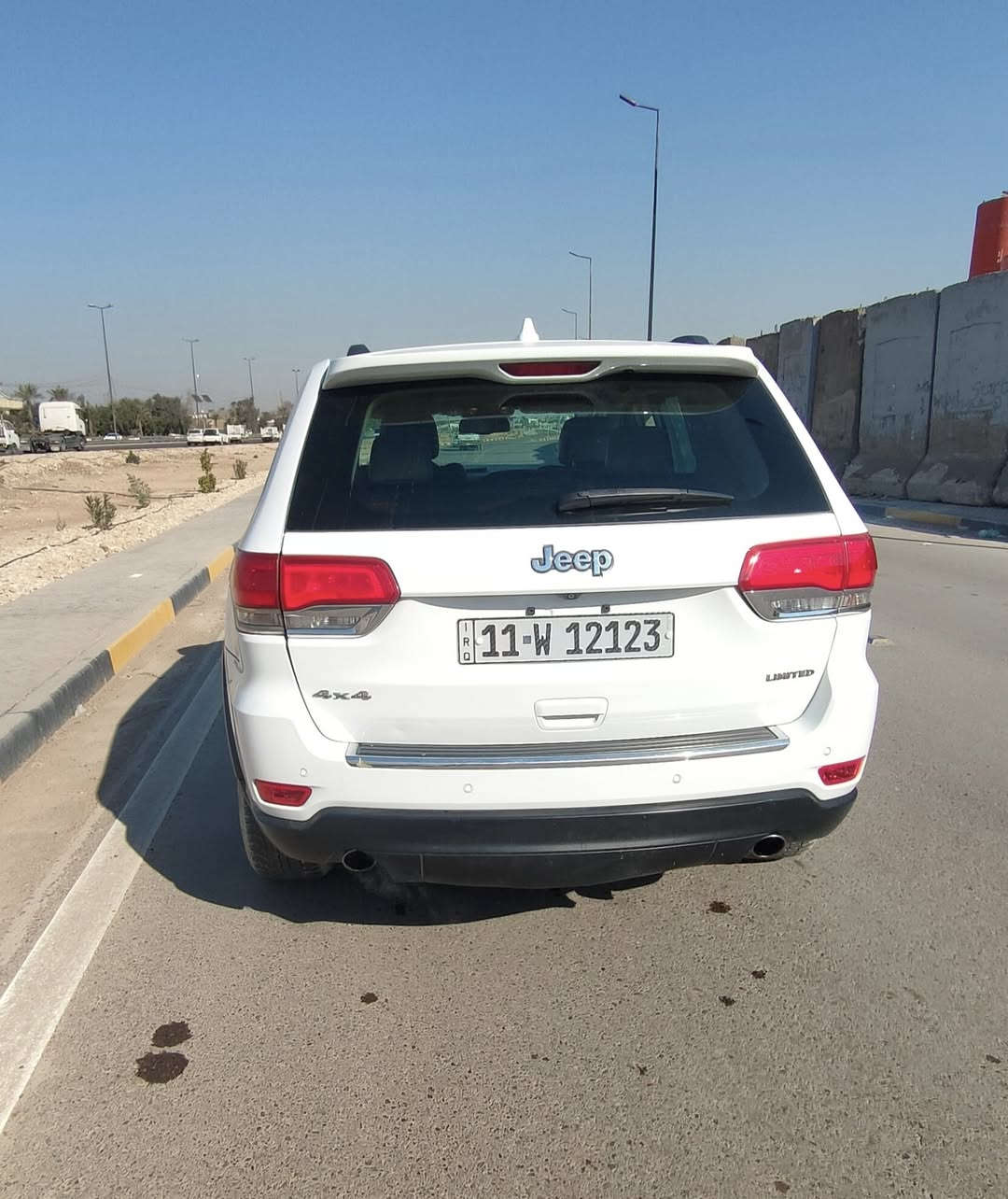 السلام عليكم 
 للبيع فقط اعتذر عن المراوس
جيب 2014 خليجي
فول مواصفات لمتد 
بانوراما
دبلات جوبلس
3 انظمة قيادة
شاشة كبيرة
حساسات
كير مكينة خير من الله 
رقم انكليزي بأسمي 
السونار مرفق بالصور
السعر 225 ورقة وبيها مجال
‏‪0771 577 7010‬‏
