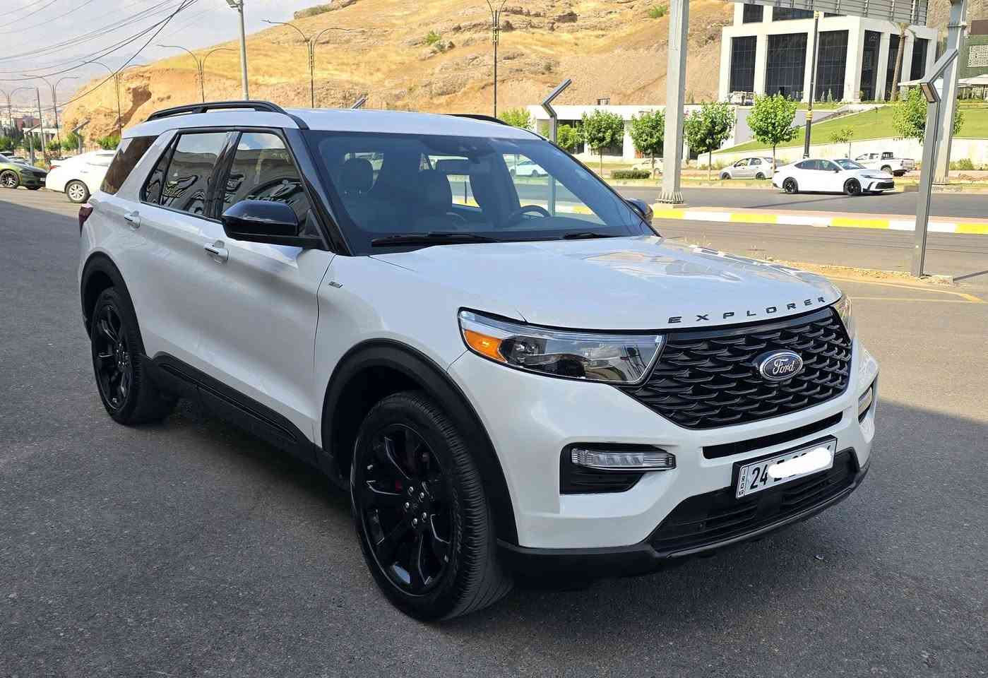 فورد اكسبلورر 2023 ST LINE 
ماشية 30 فقط
محرك 4 سلندر 300hp  2.3L 
فول مواصفات فقط بدون بانوراما 

رادار امامي ( قيادة ذاتية تثبيت مسار مع مانع تصادم )
رادار جانبي ( نقطة عمياء )
4 كاميرات 360 درجة
داخل السيارة لون اسود مع تطريز باللون الأحمر بالكامل 
صندوق كهربائي 
كشنات كنتارا وجلد مع تدفئة 
ستيرن تدفئة 
كشنات خلفية منفصل VIP
تشغيل عن بعد 
مرايات شفط
إنارات ترحيبية 
اوتو هولد
وضعيات قيادة 
دبل اكزوز 
7 راكب 3 قطع تبريد
إنارة داخلية متغيرة 7 ألوان 
ويل ST باللون الأسود 

بدون صبغ 
بيها تعديل PDR فقط

رقم دهوك بأسمي 
رقم وهزة وسنوية جديد 

جداً نظيفة السيارة وبوضع الشركة 
بالواقع احلى من الصور 

السعر 228 وبيها مجال 
مكان السيارة دهوك 
***********
***********
اتصال أو واتساب
