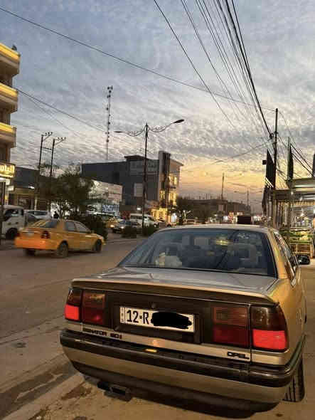 سيناتور 
١٩٩٢ 
سياره جديده بمعنى الكلمه 
يعني بلاديه ما معمره 
صبغ عام اوربي شرط. جماليه بدون ضرر ١٠٠% ما بيعا قطره معجون 
تبريد وتدفئه وتدفئه بل كراسي وتبريد قطعتين .السياره على وضع الشركه وباسم مالك واحد منذ دخولها للعراق .الى حد الان 
السياره كامله مكمله بمعنى الكلمه 
سعرها ٧٠ 
واذا اكو مراوس بشي مرتب اراوس 
***********
