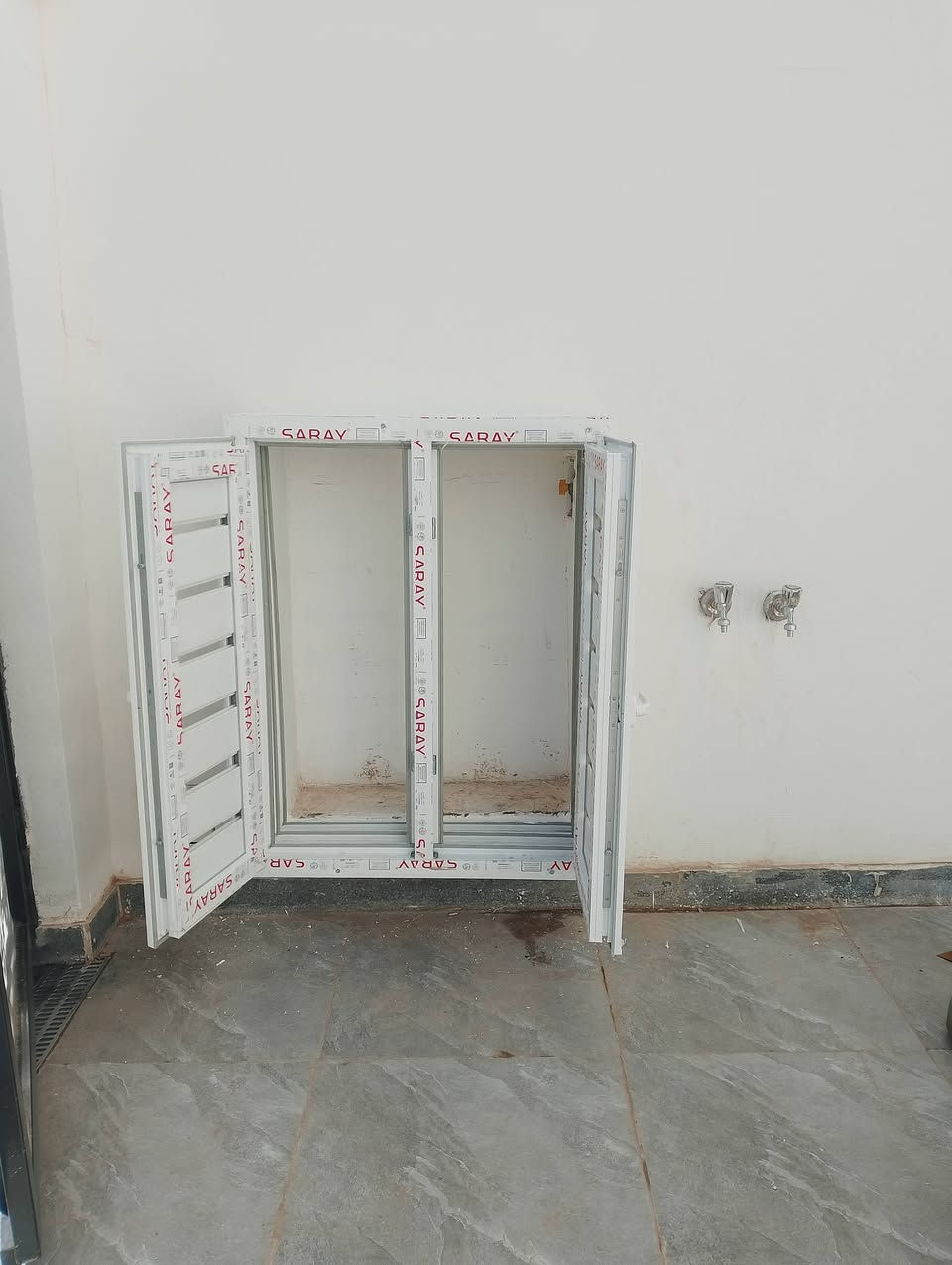 تعال وشوف جمال بيتك ويانه غير تقفيل بيتك يمنه أبواب تركي و عراقي بي في سي شبابيك و  ابواب و المنيوم وجام و محجرات انتصل و دلل ..*********** واتس اب
