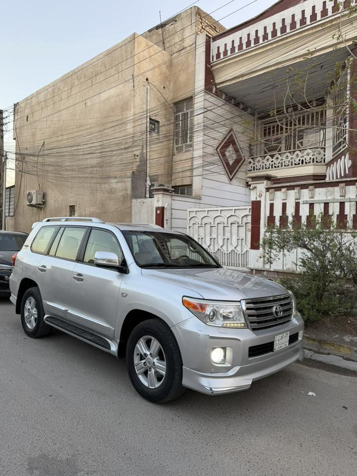 سلام عليكم 

لاند كروز 2014 V8
لون رصاصي سلفر
رقم بغداد 
ماشية 82k
محرك 8 سلندر VXR🔥

مواصفات فول للاخير
فتحة
كشنات جلد 
كشنات تدفئة تبريد
بصمة 
صندوق كهرباء
كيجات داخل لكزز 
شاشة جبيرة
هواي مواصفات بعد ومعروفة هية 

كير محرك صدر امامي خلفي مكفول شرط
السيارة بدون صبغ بدون بارد ابد صبغ فقي دعاميات للجمالية مصبوغة فقط

مكاني بغداد الطالبية 
للاستفسار اكثر ***********

السعر 40 يعني اربع شدات بيهة مجال بسيط
