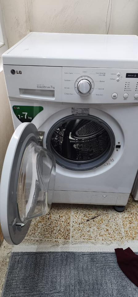 غسالة LG للبيع ٧ كيلو نظيفة على وضع الشركة ابيعها بشرط السعر ٢٢٥ الف ومجال بسيط  ***********
