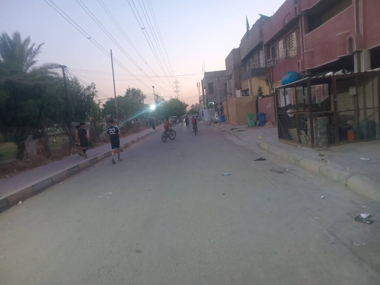 ٣٠٠متر الورفلي بناء نضيف مقابل معمل سكائر مقابل البيت حديقه
طابق ارضي ستقبال ومطبخ وصاله و٢غرف نوم 

طابق ثاني٤غرف نوم ،ومشتمل بي معزول ،سعر٥٥٠مليون ***********,
واجه ١٥متر ونزال ٢٠متر
