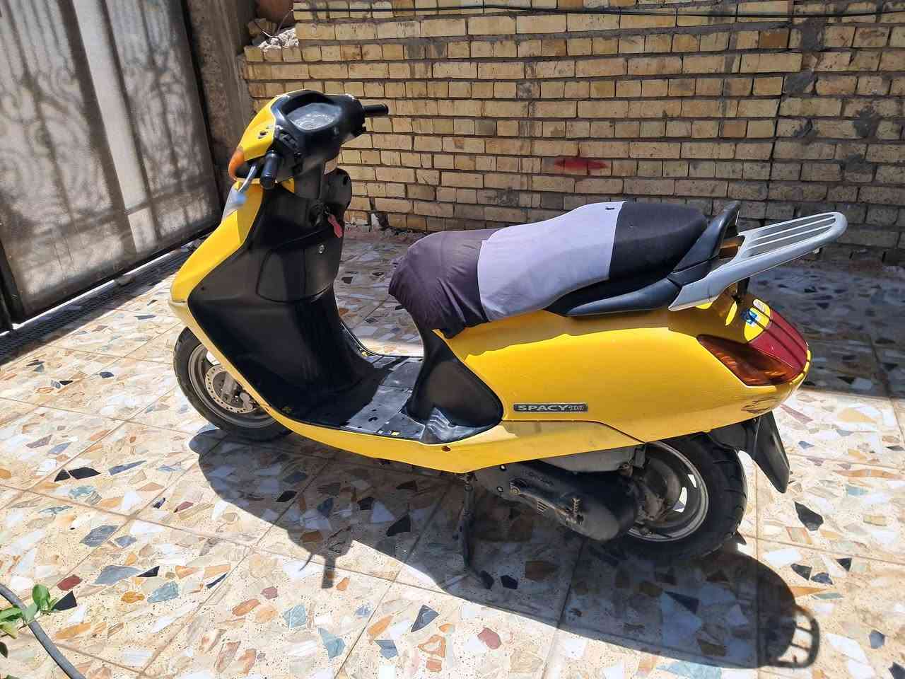 السلام عليكم سبيسي ياباني  سلف هندر كهربايته شغاله كامله مكمله بس بيه شغله وحده بيه خمده بل مشي ماعرف شني الله شاهد مموديه اي فيتر ابيع عله وضعه السعر 275 ومجال كلش بسيط  مكاني بغداد البياع تقاطع درويش ***********
