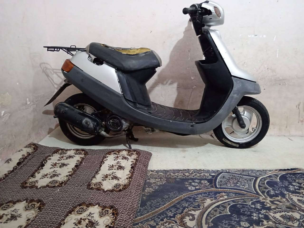 سلام عليكم  بطه موديل 2003 شاصي مكفول شلعه حلوه بس اشويه كرابريتر تخربط يرادله تنضيف مكاني حي عامل *********** سعر 175 وبيه مجال
