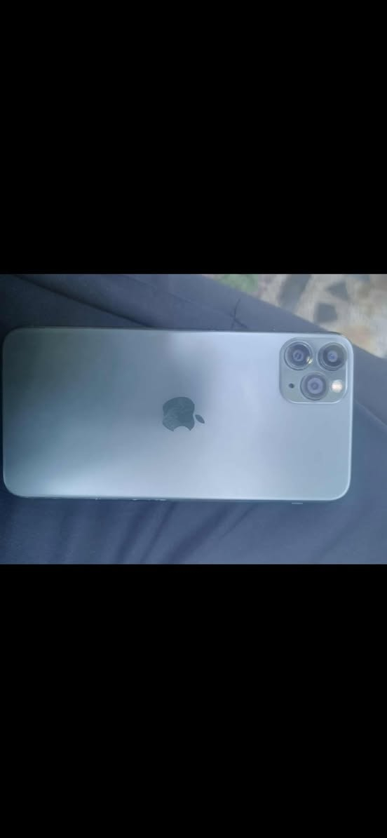 آيفون 11برو ماكس 
مبدل فقط شاشه زينه الله شاهده لمسه يخبل 
بطاريه 85
سعر ٢٥٠
موجود خاص رقم***********
