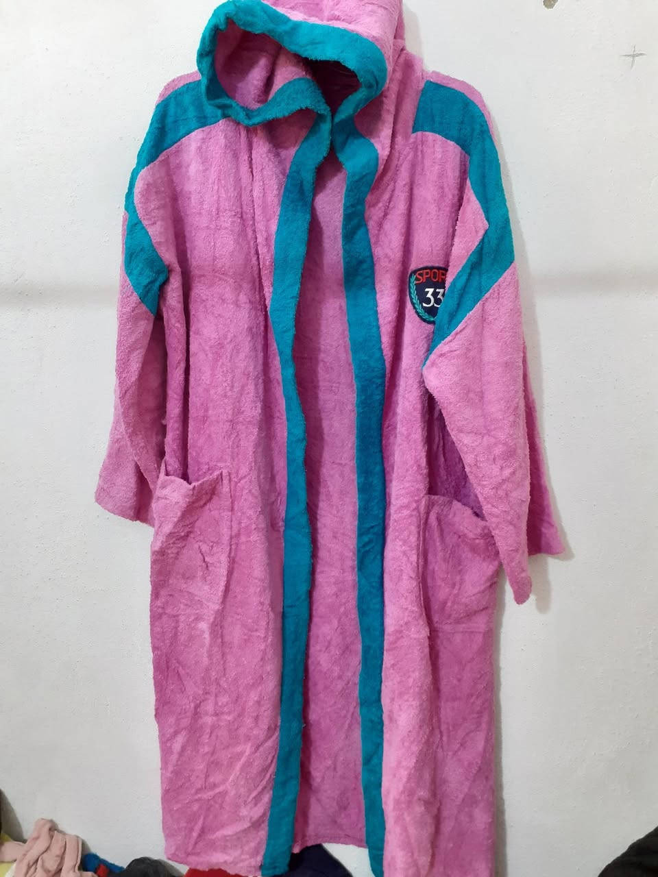 برانص رجالي ونسائي خاولي ب ٣ فقط ويوجد لدينا بجامه نسائي ورجالي  قديفه   وفستان بناتي السعر بألف فقط العنوان حي الإطفاء مقابيل مدرسه واحد الأحد والآيات محل حامد العبدلي  
الرقم ***********
