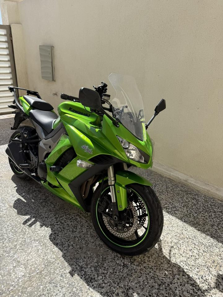 كوازاكي نينجا ٢٠١٦ محرك ١٠٠٠  حالة الوكالة مامفتوح بي برغي واحد بي فقط اشارة مكسورة وبعض الشخوط البسيطة في الكفرات لايت اصفر بلادي بدون رقم على حالته  من اليابان  
السعر ٥٠ ورقة قابل للتفاوض 
للتواصل الاتصال على الرقم
***********
