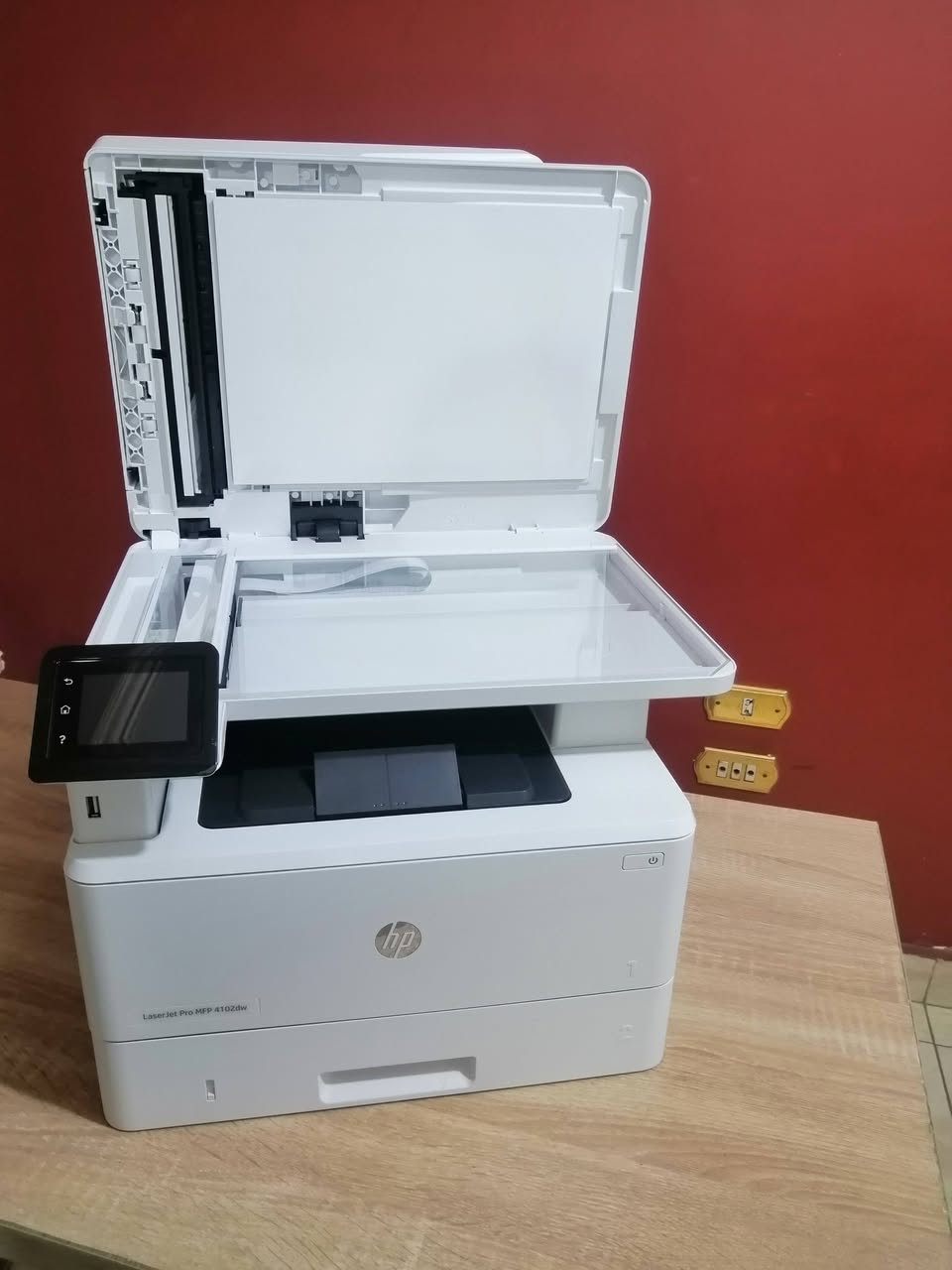 🚀 طابعة HP LaserJet Pro MFP 4102dw
الأداء اللي شركتك محتاجاه 🔥
✅ طباعة + تصوير + اسكانر في جهاز واحد
✅ سرعة طباعة تصل لـ 40 ورقة في الدقيقة
✅ دوبلكس أوتوماتيك للطباعة الوشين
✅ فيدر ADF أوتوماتيك يسع 50 ورقة
✅ اسكانر دوبلكس يسحب الوشين تلقائي
✅ واي فاي + شبكة + USB
✅ طباعة مباشرة من الموبايل
✅ شاشة لمس ملونة سهلة الاستخدام
✅ جودة طباعة عالية 1200×1200 dpi
✅ مناسبة للشغل الكثيف والشركات
✅ درج ورق كبير 250 ورقة + مدخل إضافي
✅ أول ورقة في ثواني لسرعة إنجاز أعلى
✅ أمان وحماية قوية للشبكات
💼 الحل المثالي للمكاتب والشركات اللي محتاجة سرعة – جودة – اعتمادية.


**إذا كنت صاحب هذا الإعلان وتريد حذفه لأي سبب، رجاءا أرسل رسالة إلى الدعم الفني**