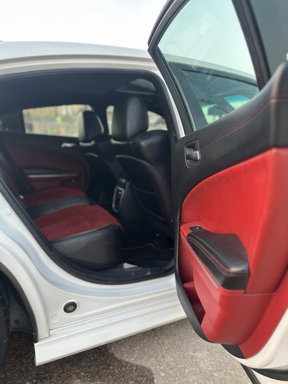 ‏‎ جارجر سكات باك SCAT PACK 6400 SRT2021 🚀🐝💪🏻
‏‎الموديل :2021 ✅ 
‏‎المحرك : SRT . V8 . 6.4L .
‏‎العداد : 77 ميل فقط 
‏‎ المواصفات :
……………….

*محرك 6400 SRT V8 
‏‎*  وضعيات قيادة متعددة .
‏‎* مكابح رياضية (برمبو) بلادي . 
‏‎* لايتات LED زنون . 
‏‎* كاميرا خلفية . 
*ابواب بصمة .
‏‎* امكانية التحكم بوضعيات المقود كهربائيا .
‏‎* حساسات خلفية . 
‏‎* ويل قياس 20 أنج .
‏‎* سستم صوت ALPINE . 
‏‎* تشغيل عن بعد . 
‏‎* مقاعد رياضية حاضنة . 
‏‎* المقاعد الأمامية تدفئة . 
‏‎* ستيرن تدفئة . 
‏‎* نظام خرائط GPS . 
‏‎* شاشة كبيرة قياس 8.4 أنج اوپشنات SRT .
‏‎* كير شفتات بالستيرن . 
‏‎* جناح خلفي . 
‏‎* مثبت  سرعة . 
عليها برمجه مصطفى ايكل
السعر :  ($235 ) ✅ 🔥 
صور الحادث مرفوقه بلمنشور 

رقم بغداد انكليزي  تحويل مباشر
السيارة جاهزة للاخير مناقصها اي شي شغل واطلع كبل ✅
مکاني📍/ ذي قار ***********
