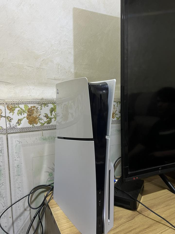 سلام عليكم
بلي 5 للبيع جديد مستعمل شهرين فقط 

وياه جوستك 2 + قرص فيفا 25 + يوبي اس حمايه 

السعر 700 التواصل ***********
