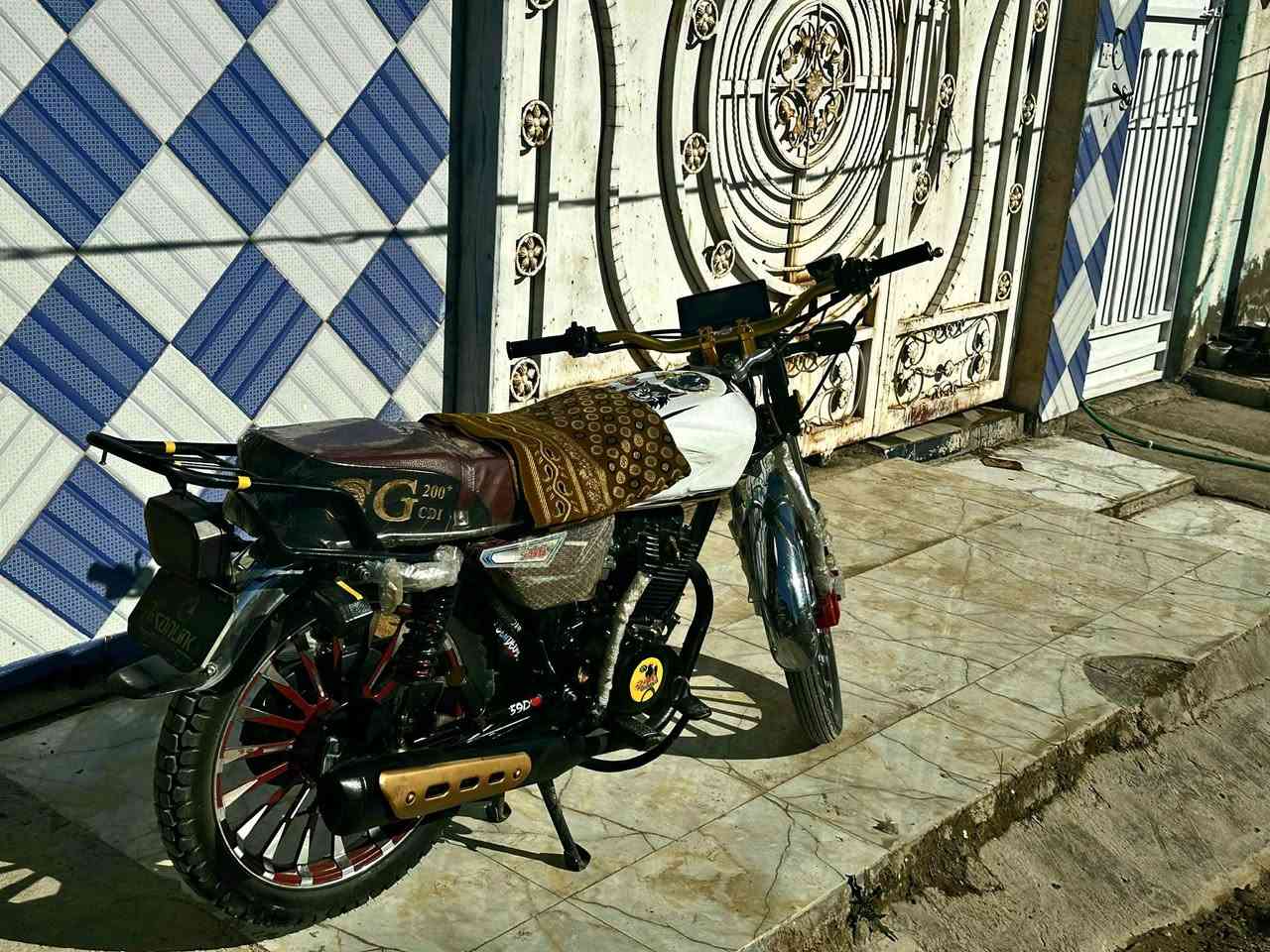 دراجه سيفان للبيع كفاله عامه شرط شلعه ومعدل طيران  محرك زبد  دراجه زيرو التاير بعدهعلئ وضع الوكاله مابيها نقص اكفلكياها من التاير للتاير دراجه زيرو ماشيه 1989 زيرو بعدها زراجه احله من الصور بالصور وصخه  دهن كله امزويل مكاني الخالص رقمي ***********
