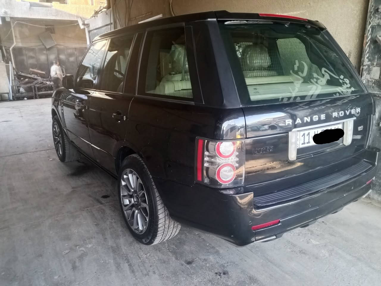 السلام عليكم للبيع فقط بدون مراوس 
رانج روفر فوج 2012 السياره مكفوله كفاله عامه 
بدون ضربه بدون صبغ
محرك 8سلندر عادي بدون سوبر
سياره جاهزه الحمدلله 
مكان السياره بغداد الجديده أو كراده مجمع المشن 
السعر 165بيها مجال حك الجيه 
للاستفسار الاتصال ***********

