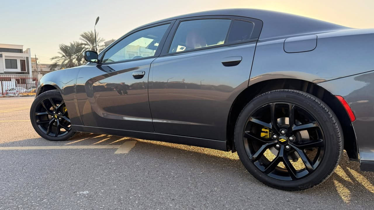 السلام عليكم 
2019 SXT
هذا رقم الشاصي 2C3CDXBG0KH668274
ماشية 75 ميل
رقم بغداد الجديد سنوية وهزة جديدة 
حادث جداً بسيط بنيد فقط ومبدل اصلي وصور الحادث بالمنشور 
محدث دعاميات وبنيد اصلي 
محدث السيارة ومبرمج عقل ومراوح وفاتح الفصلة 
تخم تاير جديد 
صدر جديد
باتري جديد 
ويل 20 
داخل جلد 
منضومة زنون مع لد متغير متحرك تحكم ع تلفون
ادامة كاملة للمنضومة الماء وماء اصلي 
ادامة كاملة غرفة احتراق وبانزين فقط محسن اخلي 
السيارة نضيفة واستخدام شخصي 
السعر 213 وبي مجال قليل 
مكان السيارة بغداد الحرية


**إذا كنت صاحب هذا الإعلان وتريد حذفه لأي سبب، رجاءا أرسل رسالة إلى الدعم الفني**