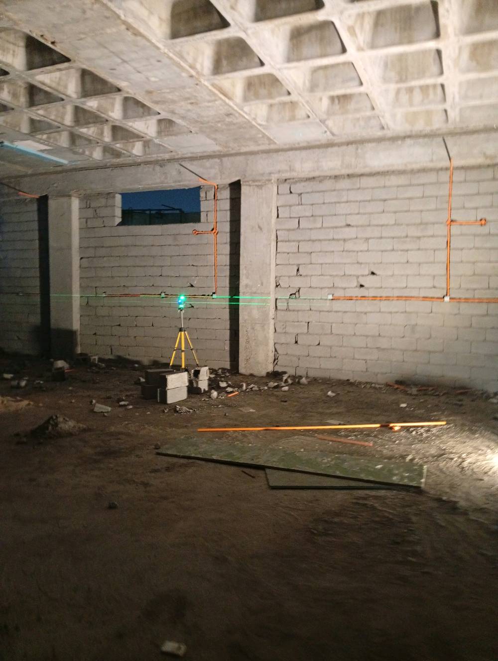 حفر تنزيل بوري كعرباء تسليك تشطيب في كل انحاء البصره شرط غلي الليزر كل مايتعلق في الكهرباء التواصل عبر الهاتف او الواتساب وانا خادم كل انحاء البصره 