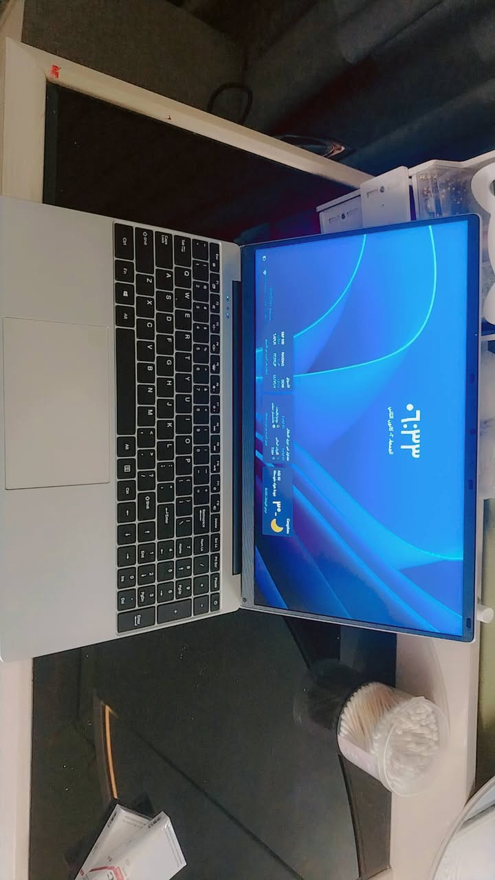 السلام عليكم لابتوب للبيع جديد نضافة 100%100 مواصفاته حلوة سوبر اسلم وزن خفيف
المواصفات رام 12GBddr4
هارد 256GBSSD M.2 سريع جدا 
كارت الشاشة شير 6GB
حجم الشاشة 15.6
بصمة وجه
بصمة اصبع
معالج انتر سريلون
وندوز11عربي +انكليزي
ملائم للدراسه وللتصفح للطباعه قطعه كلش حلوة وجديدة وحديثه حيل السعر 250الف وبيهه مجال مكاني شهداء البياع مجاور سوق رضا هذه رقمي ***********
