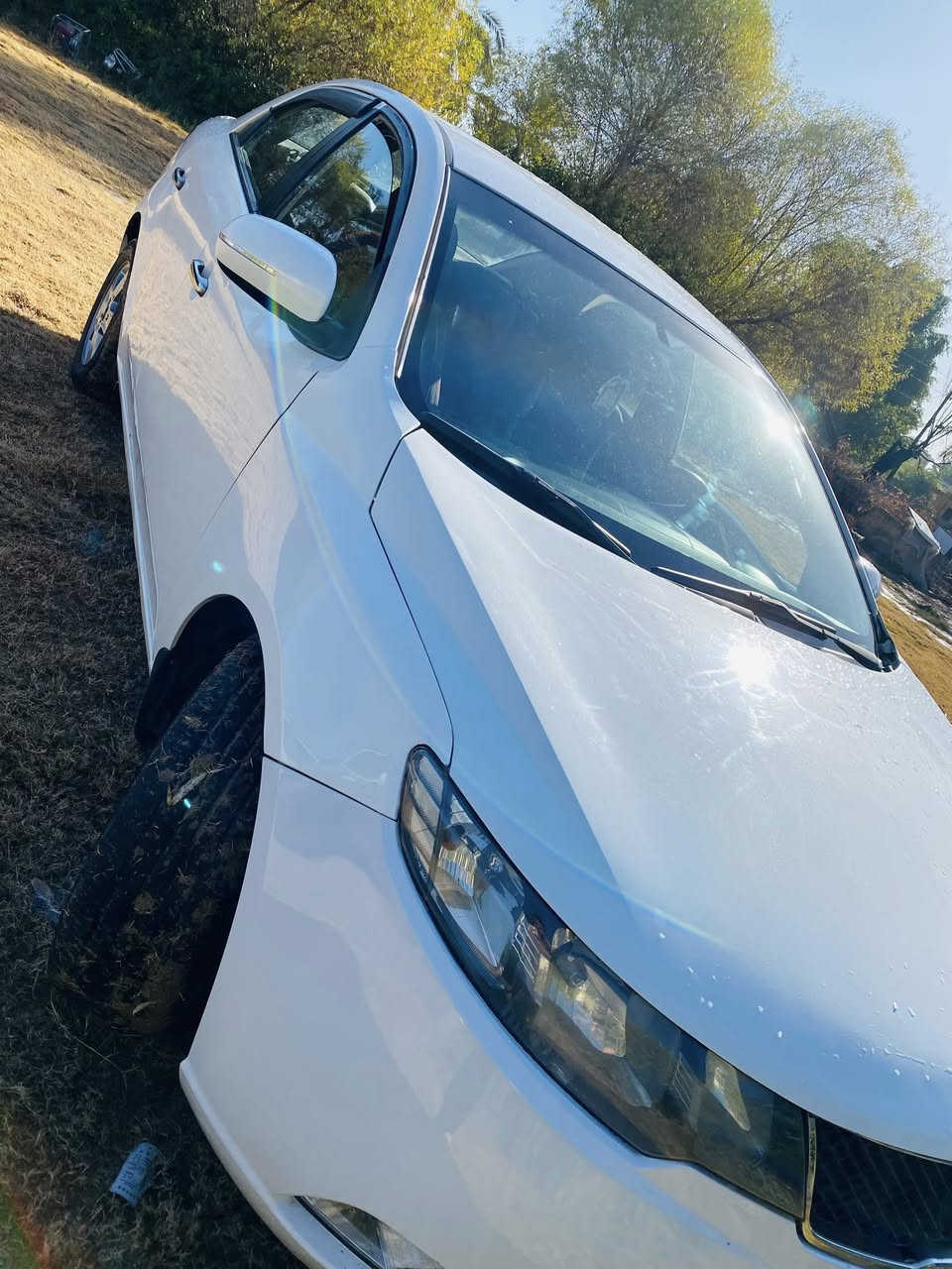 السلام عليكم 
سيراتو ١١ خليجي للبيع المواصفات 
كير مكينه صدر تخم تاير كشر خير من الله 
نص فول السياره جاهزه من كلشي 
الساره معروضه ب٨٢ وبيها مجال 
للتواصل ***********
عنوان السياره واسط
