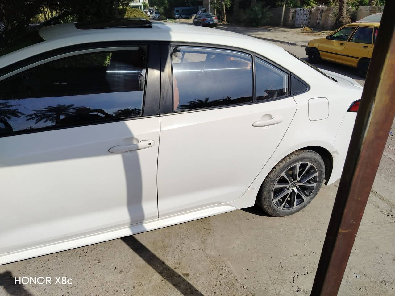 السلام عليكم من رخصه الادمن 
للبيع فقط 
للبيع تويوتا كورلا تجميع صيني هايبرد2024
شكل الأمريكي 

ماشيه 33 كيلو 
بنضافة الزيرو 

فول مواصفات 
بصمه 
فتحه 
كراسي جلد 
تحديد مسار 
شاشه جبيره 
كامره 
معروفه موصفات الفول 
بيهه ملاحضه بسيطه جدا بيهه رصعه ومسحوبه كارت ع كده بس 
 
السعر.147 ورقه فقط
مكان السياره بغداد  العامريه 
اي استفسار ***********
