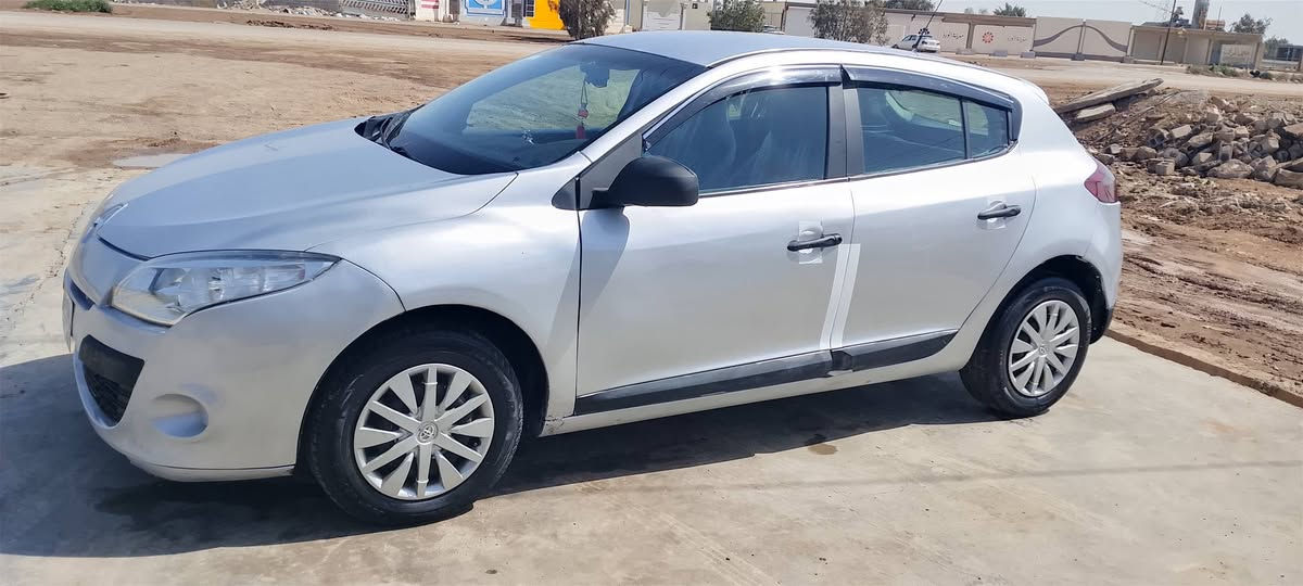 للبيع رينو مديل 2013كفاله مذب عليهه ربع محرك كير كفاله صدر جديد منيدك للشارع مكان ديالى مراوس هم يرهم للستفسار اكثر اتصال وبيك خير وتدلل ***********سعر ب75وبيهه مجال
